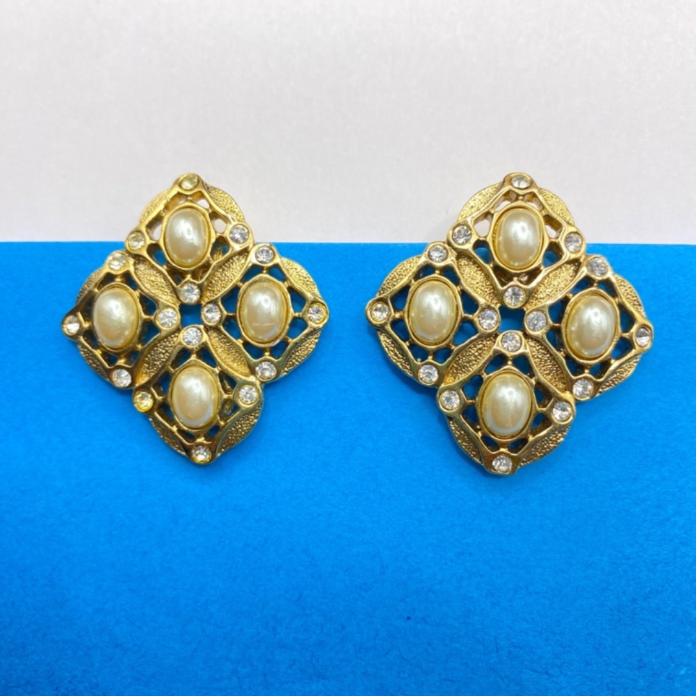 Chunky Clip On Earrings Faux Pearl Gold Tone Cushion Back Vintage